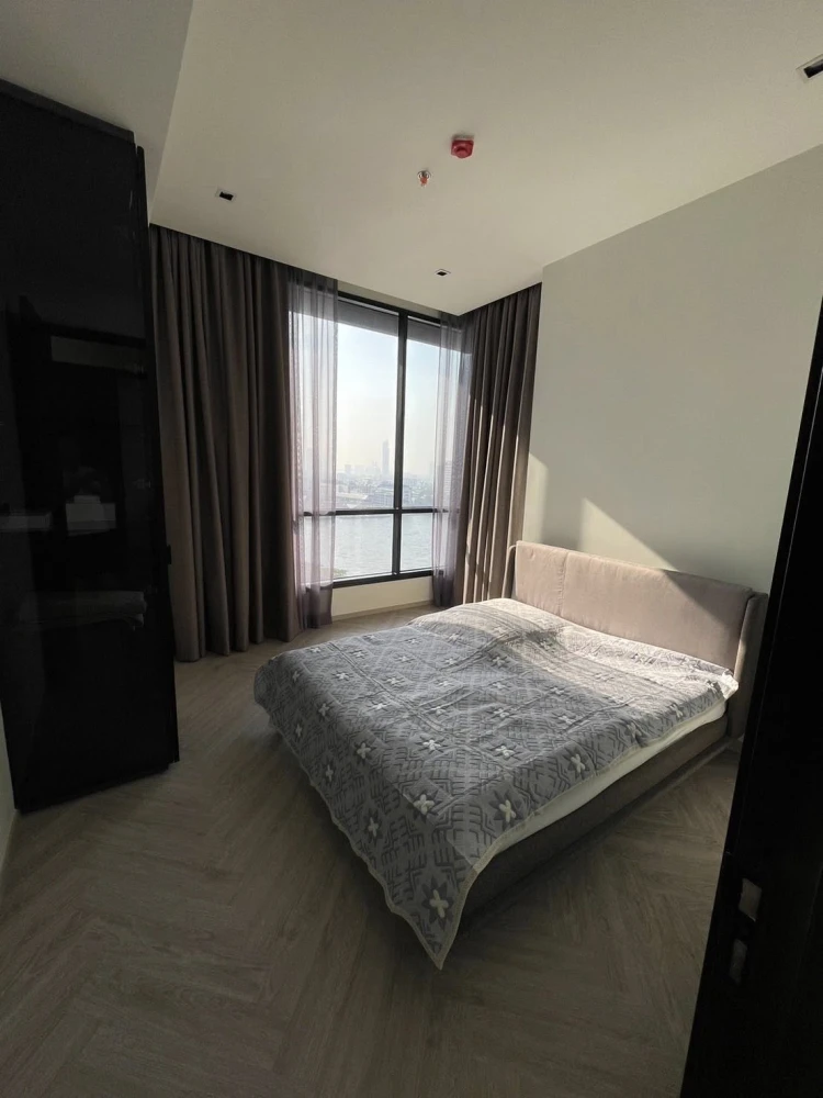 Condo for rent: Chapter Charoennakhon-Riverside. Large, comfortable room. Great living space. Great price. Come reserve now!