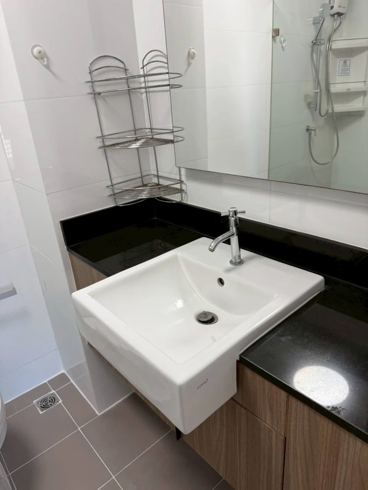 Condo for rent: Chapter One The Campus Kaset. Spacious room, lots of usable space, best price. Hurry and reserve before you miss your chance.