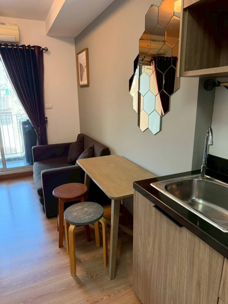 Condo for rent: Chapter One The Campus Kaset. Spacious room, lots of usable space, best price. Hurry and reserve before you miss your chance.