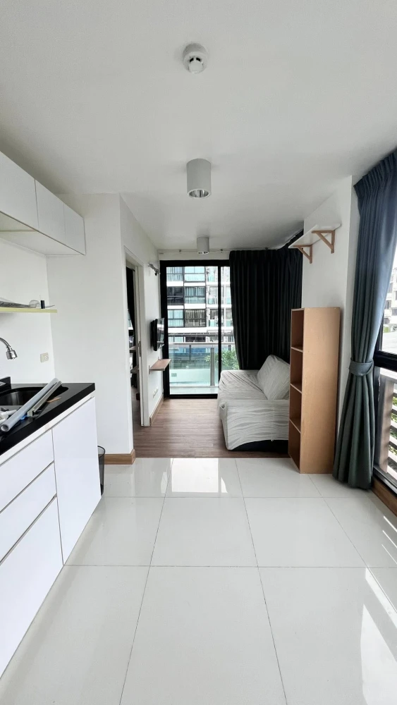 Condo for rent, Chateau in town Phaholyothin 32. Fully furnished with appliances. Just bring your suitcase and move in!