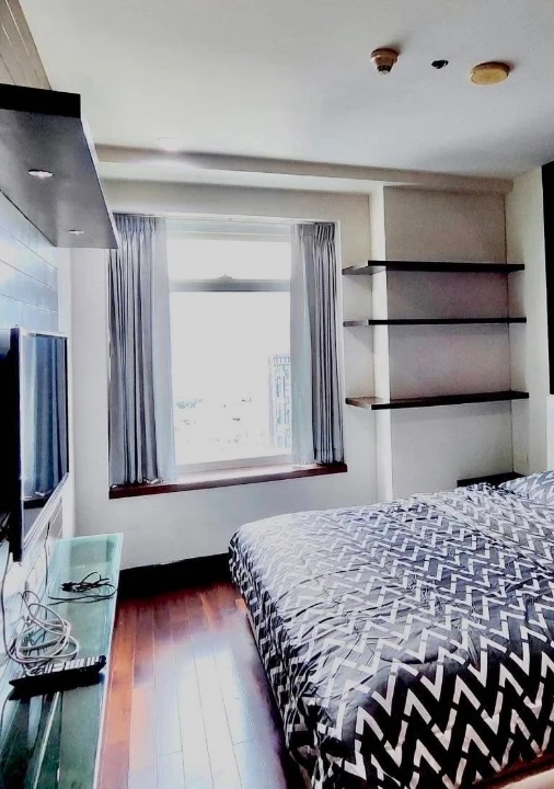 Spacious condo for rent at Circle Condominium. Plenty of living space. Book now! Don't miss out!