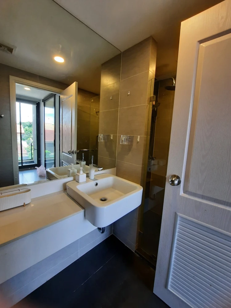 Condo for rent at CYBIQ Rama 9-Ramkhamhaeng 24. A lovely, pet-friendly unit—perfect for pet parents. Don't miss out!