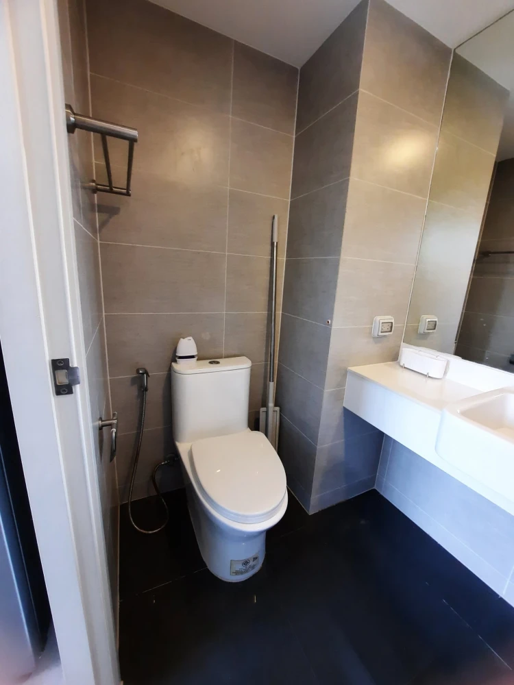 Condo for rent at CYBIQ Rama 9-Ramkhamhaeng 24. A lovely, pet-friendly unit—perfect for pet parents. Don't miss out!