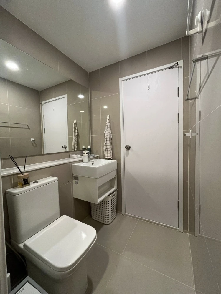 Condo for rent, Denim Jatujak, ready to move in, 7th floor, Building A, unobstructed city view, not next to any other buildings. Book now before you m