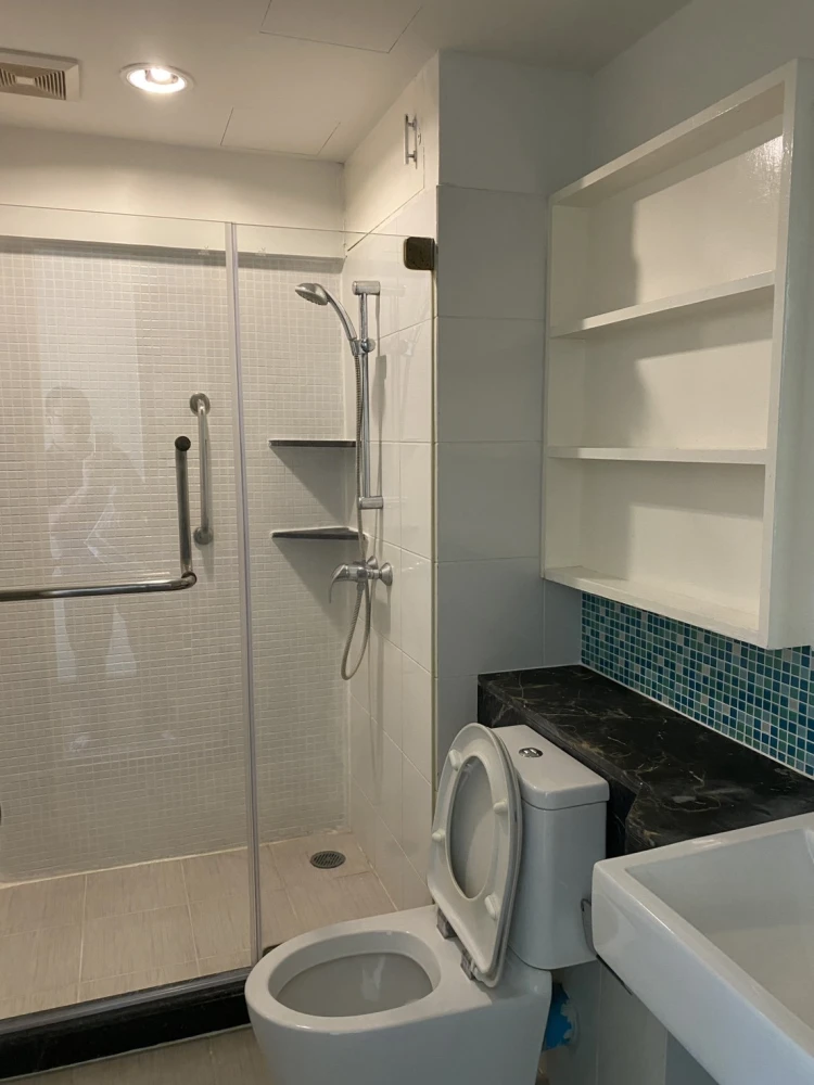 Condo for rent at Diamond Ratchada. Spacious and comfortable unit with ample living space, fully furnished with appliances. Book now!