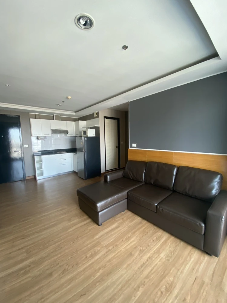Condo for rent at Diamond Ratchada. Spacious and comfortable unit with ample living space, fully furnished with appliances. Book now!