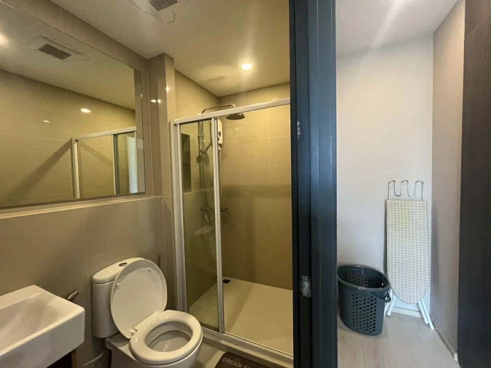 Condo for rent at Elio del Nest. Spacious room with efficient use of space. Convenient and fully equipped. Book now before you miss this opportunity.