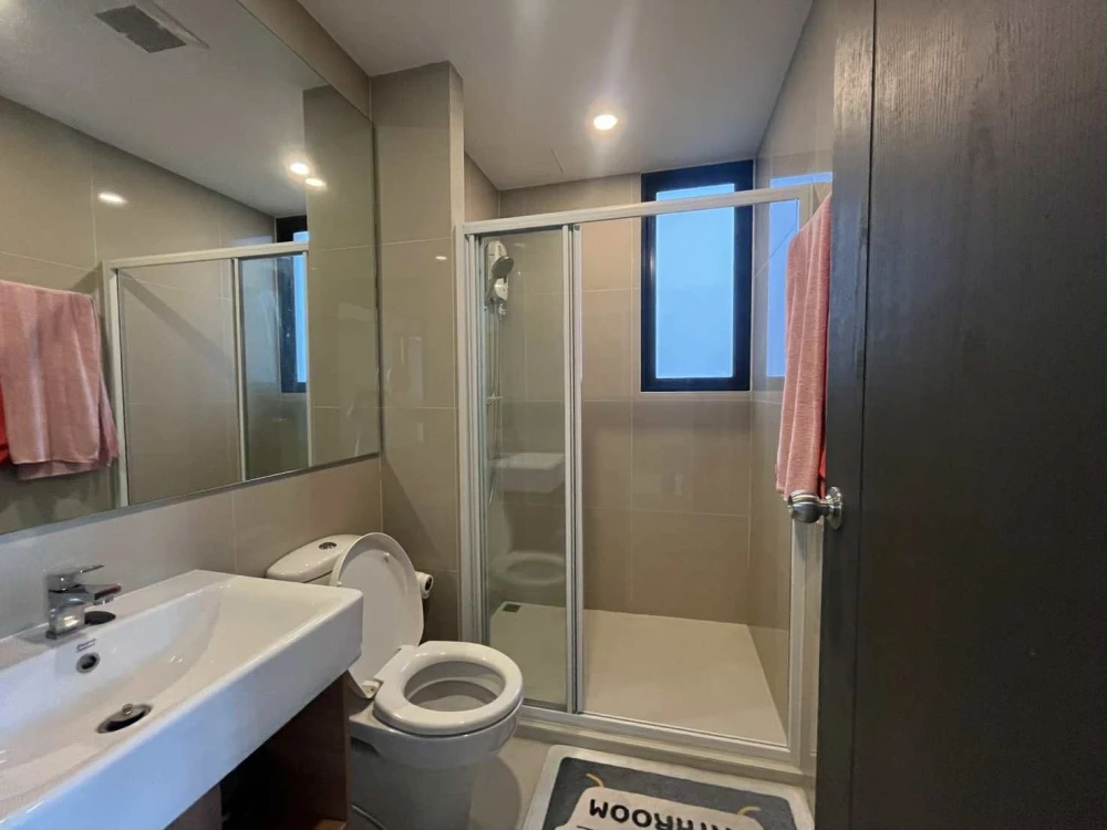 Condo for rent at Elio del Nest. Spacious room with efficient use of space. Convenient and fully equipped. Book now before you miss this opportunity.