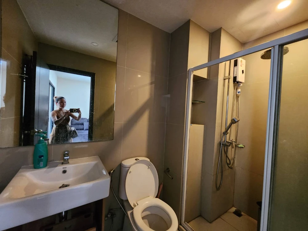 Condo for rent, Elio del Nest, ready to move in, high floor, city view, open, airy, good ventilation. You definitely shouldn't miss this.