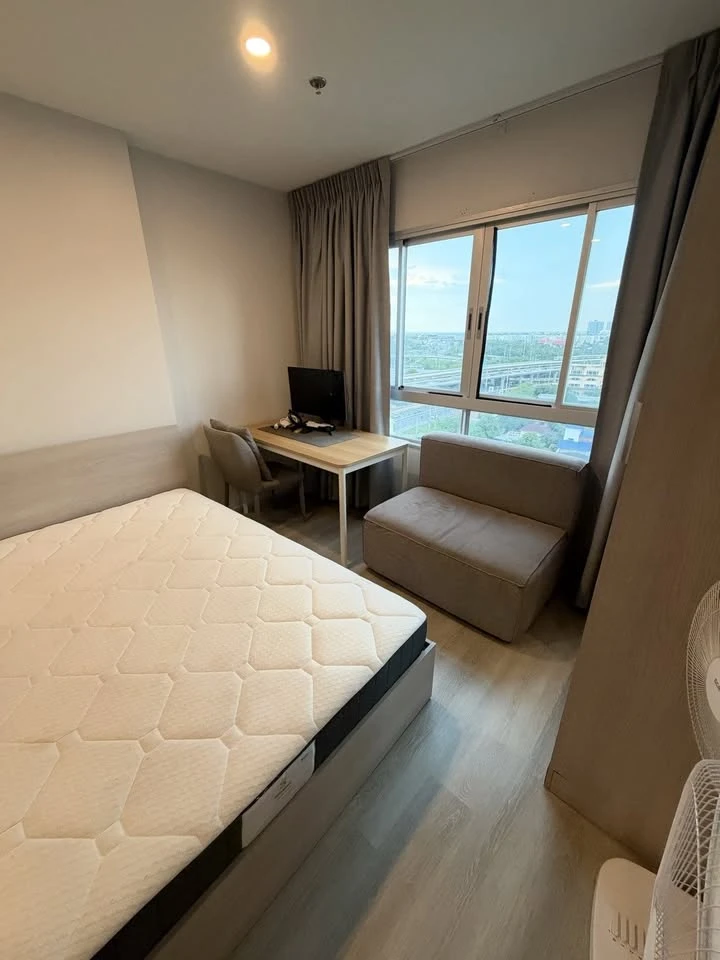 Elio Sathorn-Wutthakat condo for rent—a lovely unit on the 12th floor (perfect height) at a great price. Book now—don't miss out!