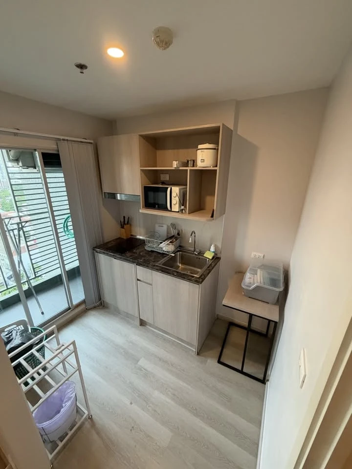 Elio Sathorn-Wutthakat condo for rent—a lovely unit on the 12th floor (perfect height) at a great price. Book now—don't miss out!