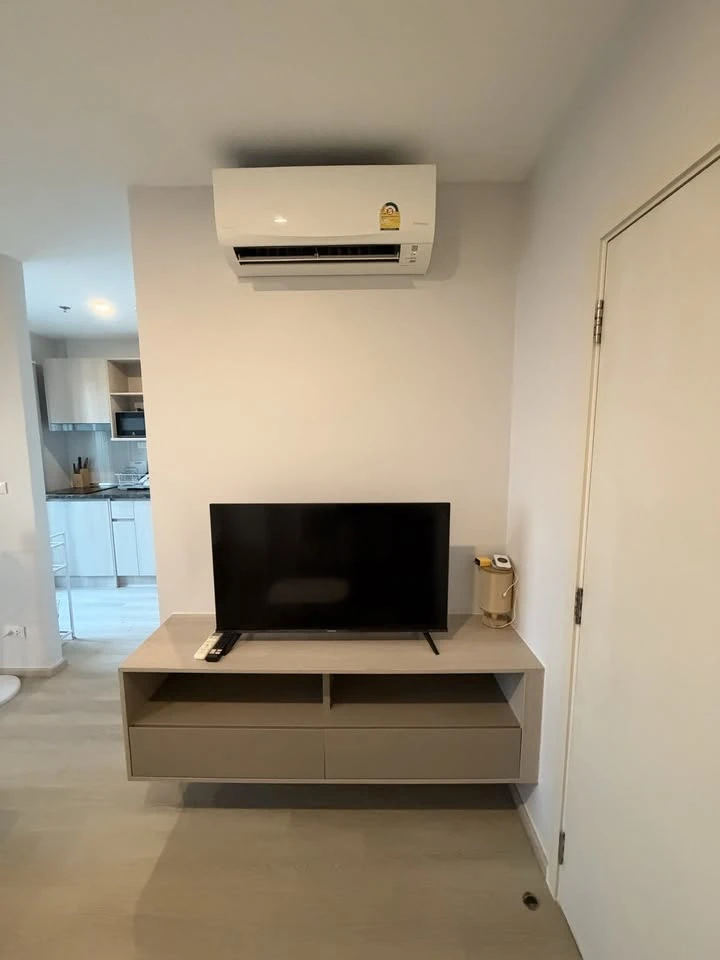 Elio Sathorn-Wutthakat condo for rent—a lovely unit on the 12th floor (perfect height) at a great price. Book now—don't miss out!