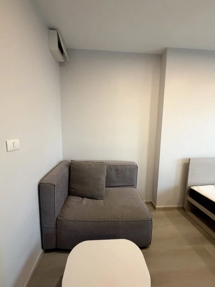 Elio Sathorn-Wutthakat condo for rent—a lovely unit on the 12th floor (perfect height) at a great price. Book now—don't miss out!