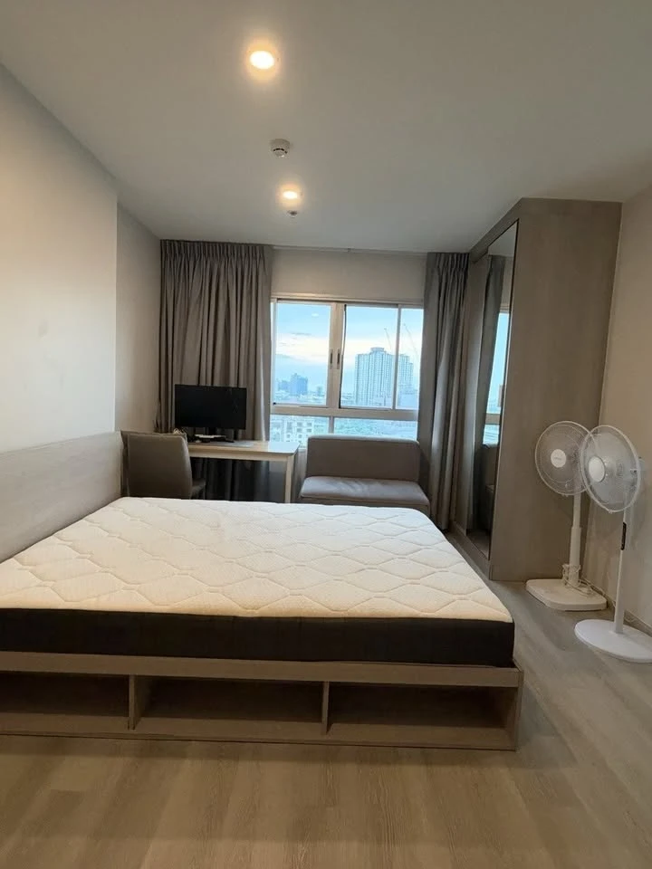 Elio Sathorn-Wutthakat condo for rent—a lovely unit on the 12th floor (perfect height) at a great price. Book now—don't miss out!
