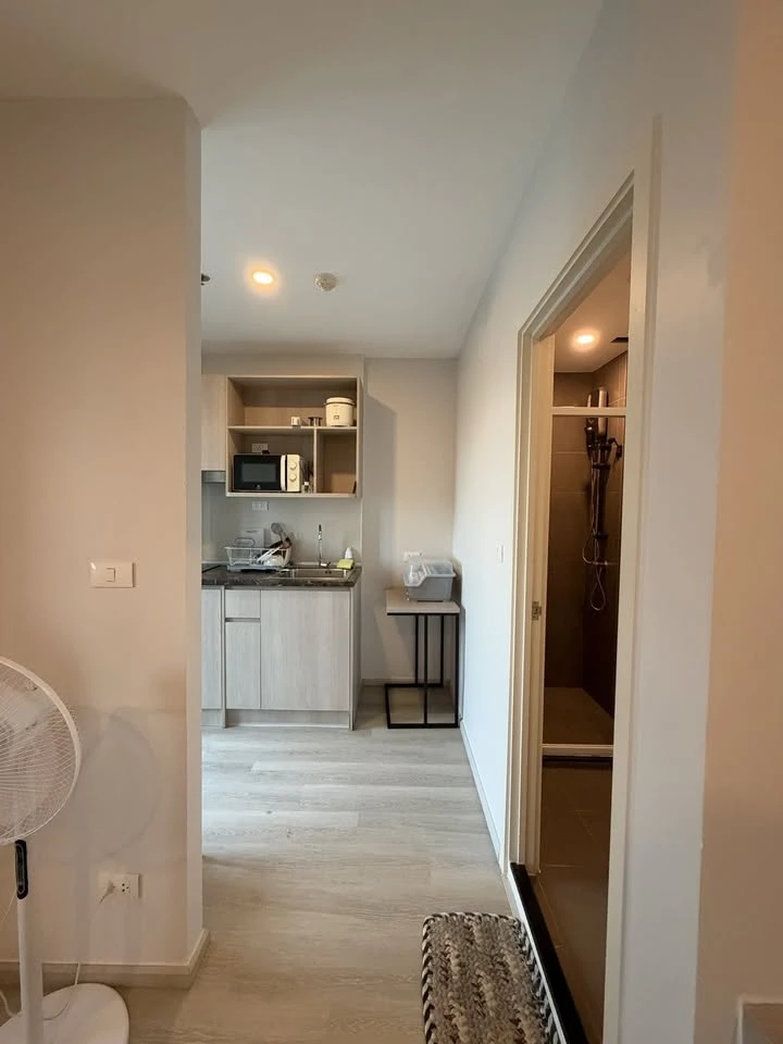 Elio Sathorn-Wutthakat condo for rent—a lovely unit on the 12th floor (perfect height) at a great price. Book now—don't miss out!