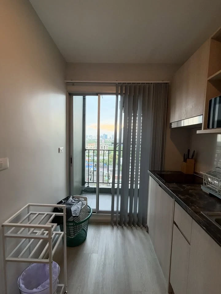 Elio Sathorn-Wutthakat condo for rent—a lovely unit on the 12th floor (perfect height) at a great price. Book now—don't miss out!