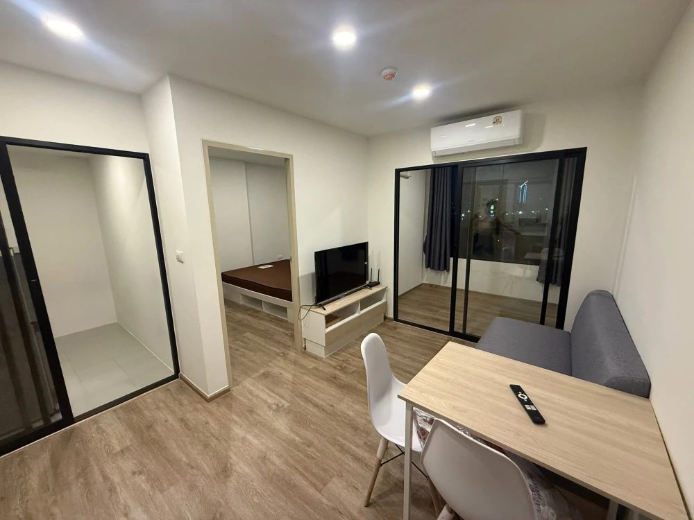 Condo for rent at Flexi Suksawat. A lovely unit fully equipped with furniture and appliances—just bring your suitcase and move right in. This is an op