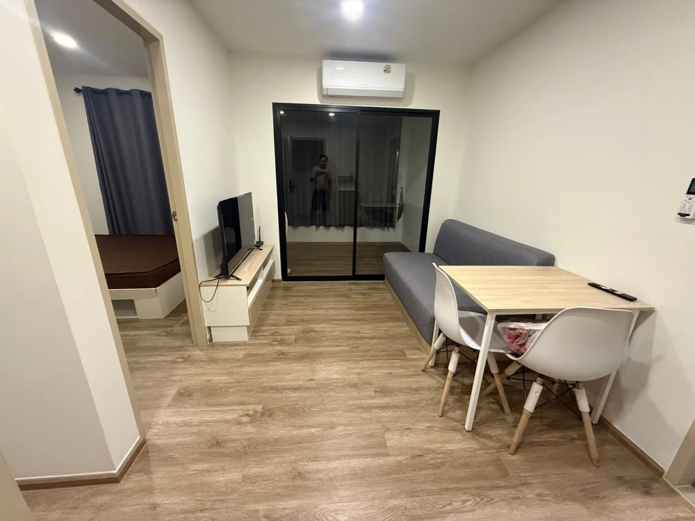 Condo for rent at Flexi Suksawat. A lovely unit fully equipped with furniture and appliances—just bring your suitcase and move right in. This is an op