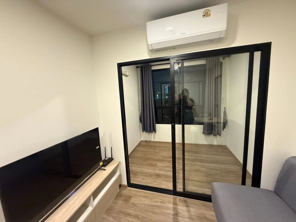 Condo for rent at Flexi Suksawat. A lovely unit fully equipped with furniture and appliances—just bring your suitcase and move right in. This is an op