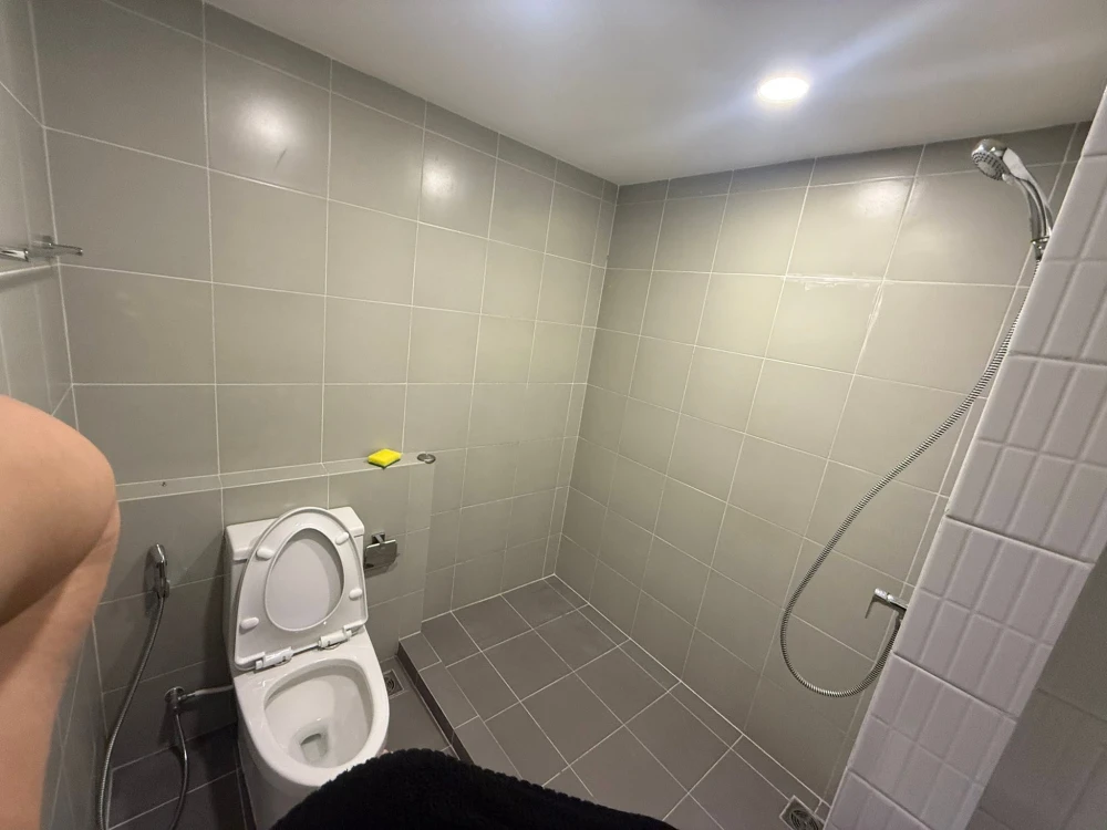 Condo for rent at Flexi Suksawat. A lovely unit fully equipped with furniture and appliances—just bring your suitcase and move right in. This is an op