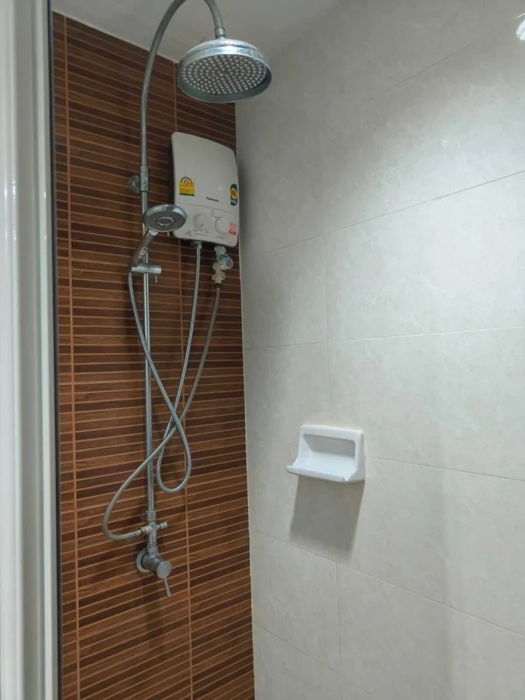 Condo for rent at Garden Asoke Rama 9. Spacious and comfortable unit with efficient use of space. Don't miss out!