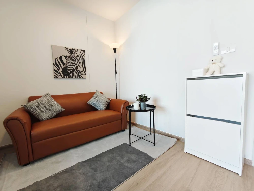 Condo for rent at Hi Rise Ratchayothin Station. Spacious and airy unit with a separate bedroom area via sliding glass doors. Book now!