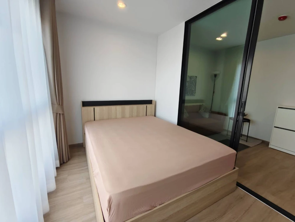 Condo for rent at Hi Rise Ratchayothin Station. Spacious and airy unit with a separate bedroom area via sliding glass doors. Book now!