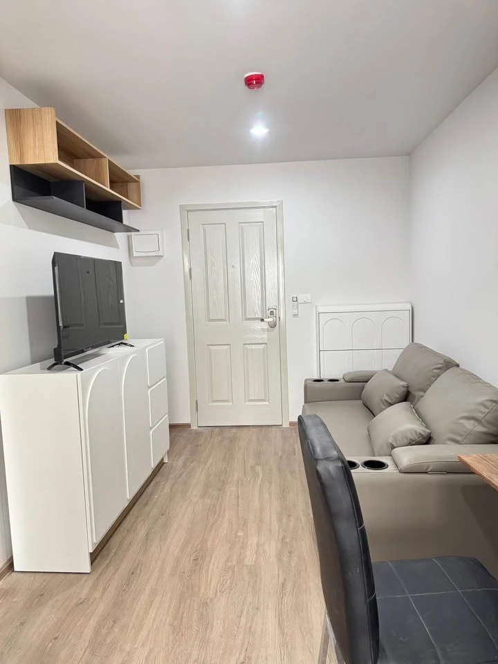 Condo for rent, Hi Rise Ratchayothin, nice room, comes with furniture, complete electrical appliances, move in urgently.