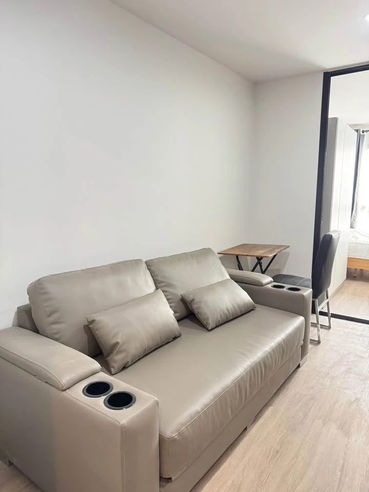 Condo for rent, Hi Rise Ratchayothin, nice room, comes with furniture, complete electrical appliances, move in urgently.