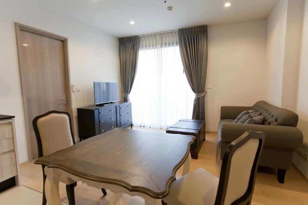 Condo for rent at HQ Thonglor. Nice room, fully furnished. Just bring your belongings and move in! Book now!