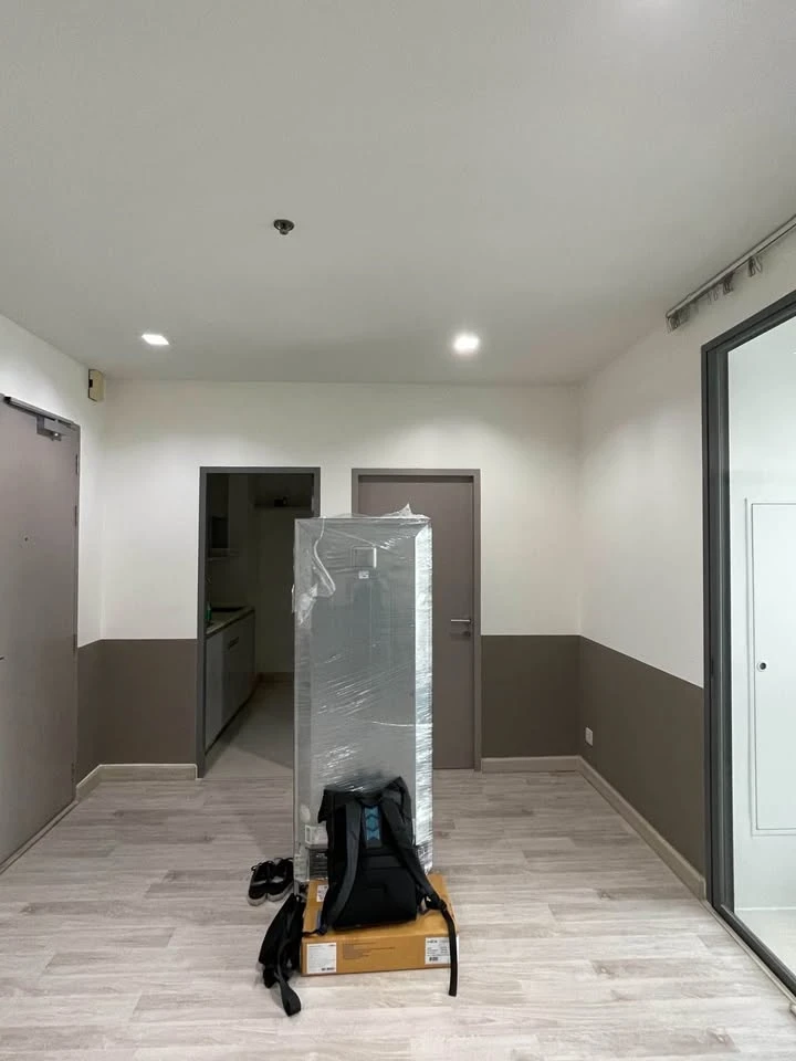 Condo for rent at Ideo Mobi Sukhumvit 81. Spacious and comfortable unit with ample living space on the 22nd floor, offering great views. Convenient an