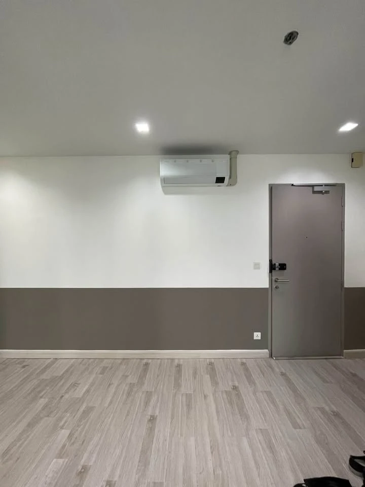 Condo for rent at Ideo Mobi Sukhumvit 81. Spacious and comfortable unit with ample living space on the 22nd floor, offering great views. Convenient an