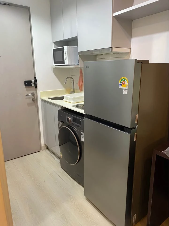 Condo for rent at Ideo Mobi Sukhumvit, a nice room with complete furniture and appliances. Hurry and reserve now, don't miss out!