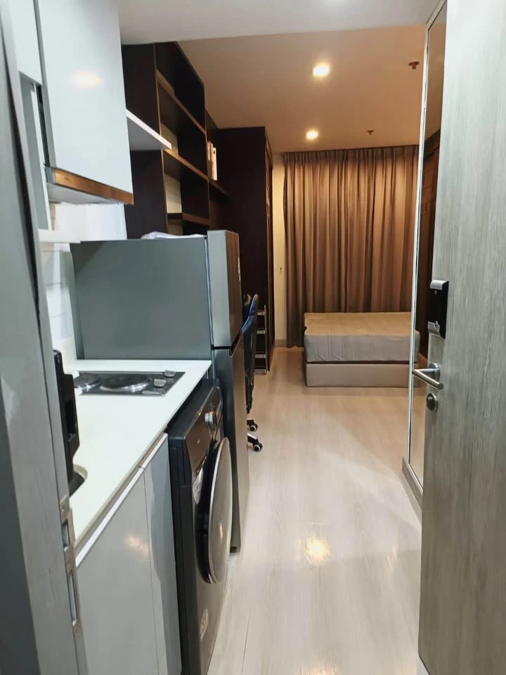 Condo for rent at Ideo Mobi Sukhumvit, a nice room with complete furniture and appliances. Hurry and reserve now, don't miss out!