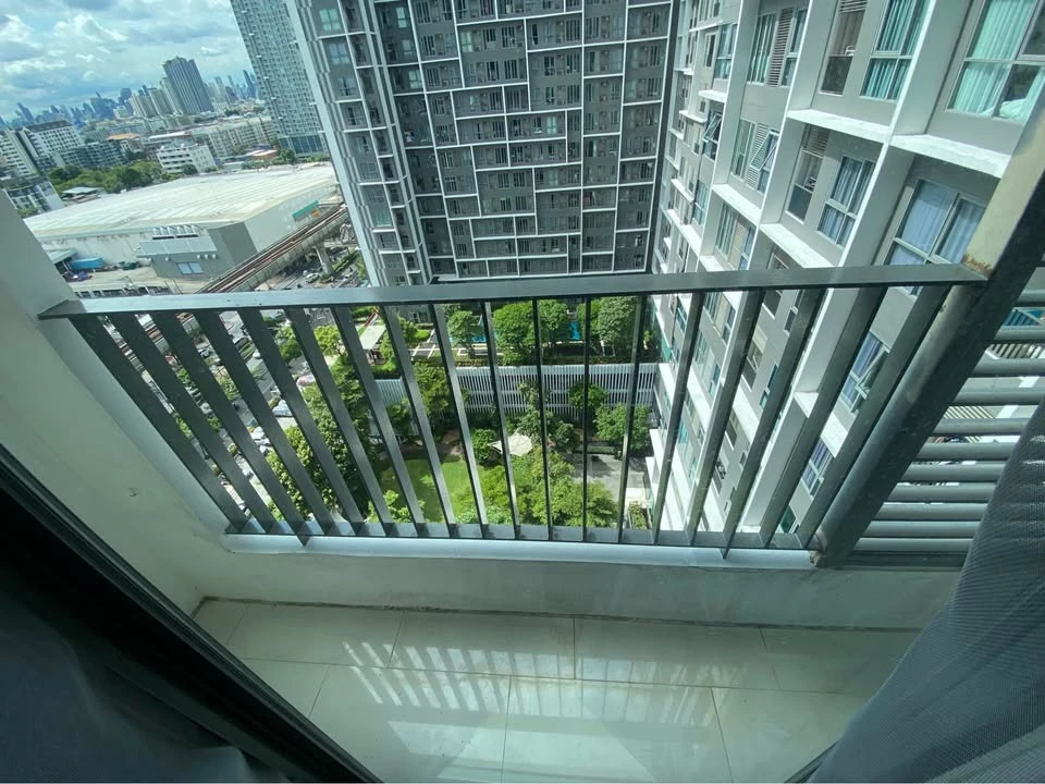 Condo for rent at Ideo Mobi Sukhumvit, a nice room with complete furniture and appliances. Hurry and reserve now, don't miss out!