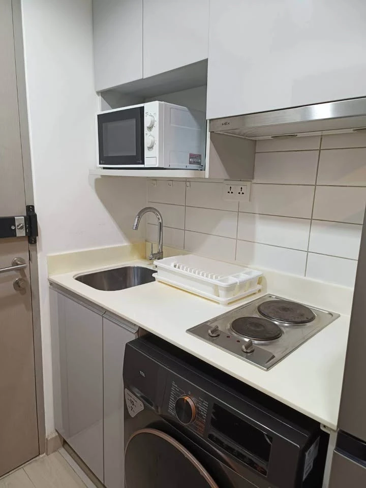 Condo for rent at Ideo Mobi Sukhumvit, a nice room with complete furniture and appliances. Hurry and reserve now, don't miss out!