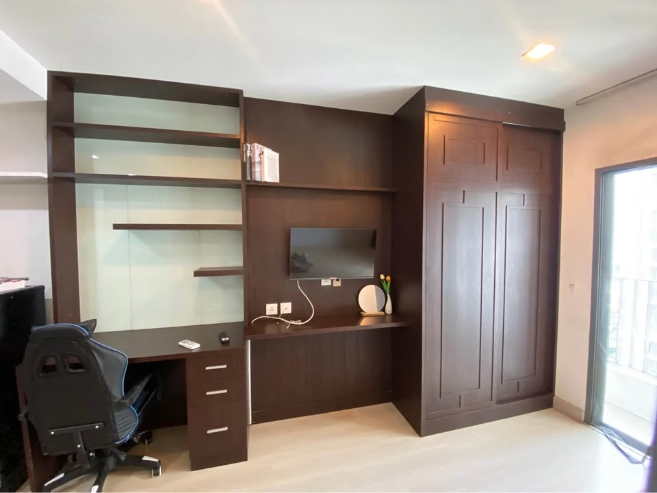Condo for rent at Ideo Mobi Sukhumvit, a nice room with complete furniture and appliances. Hurry and reserve now, don't miss out!