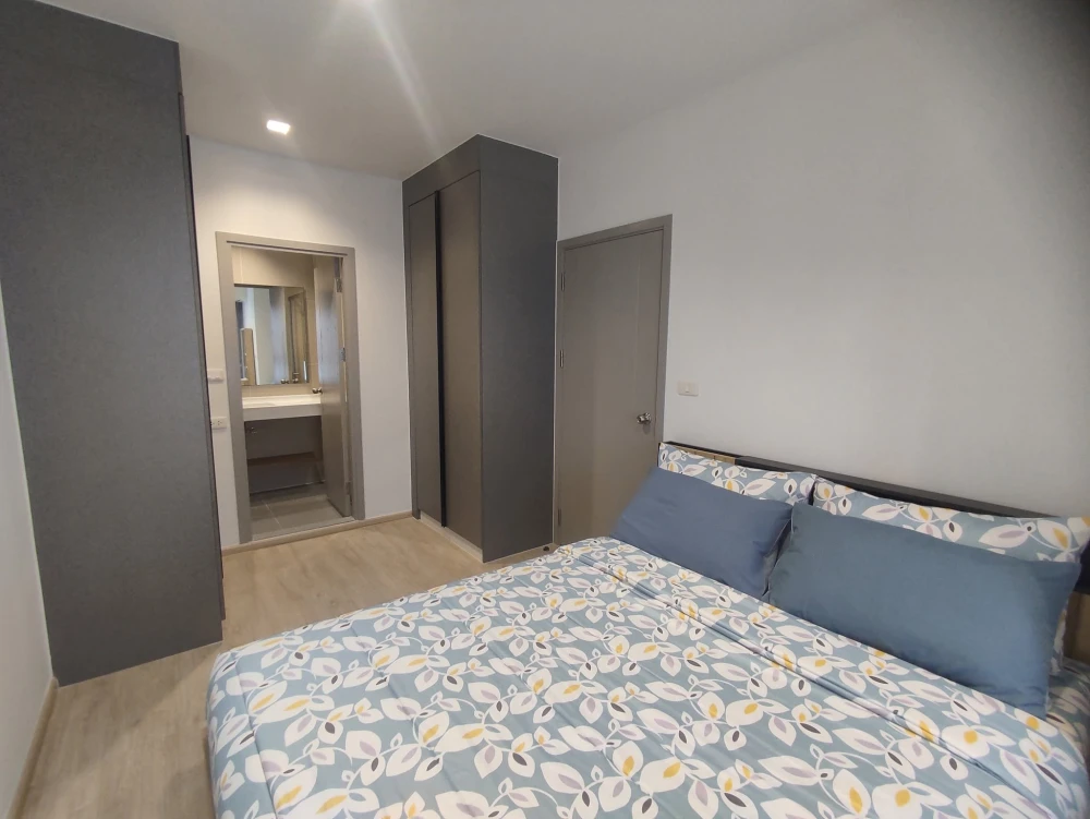 Spacious condo for rent at Ideo New Rama 9, offering ample living space and full facilities. Ready for immediate booking!