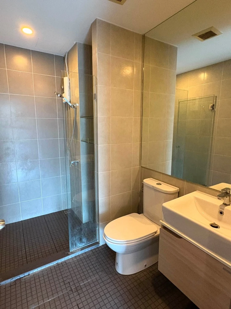 Condo for rent at IDEO O2. Spacious and comfortable unit with efficient use of space. Fully furnished with appliances. Don't miss out!