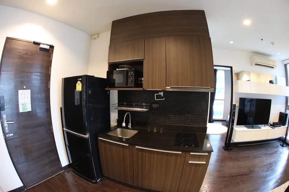 Condo for rent: IDEO Q PHAYA THAI, corner room with privacy, 27th floor, high view, plenty of usable space, reserve now.