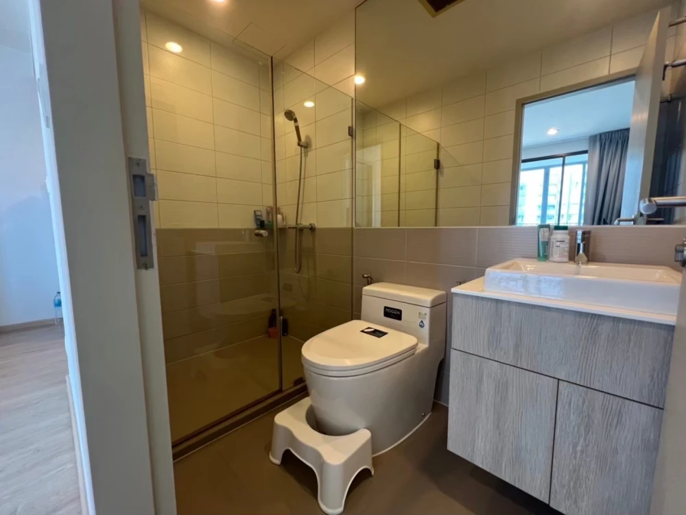 Spacious condo for rent at Ideo Q Ratchathewi. Plenty of usable space. Book your unit today! Don't miss out!
