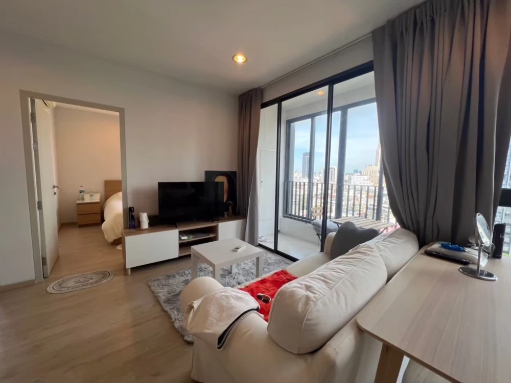 Spacious condo for rent at Ideo Q Ratchathewi. Plenty of usable space. Book your unit today! Don't miss out!