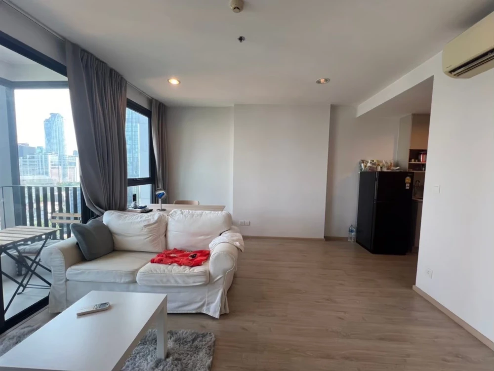 Spacious condo for rent at Ideo Q Ratchathewi. Plenty of usable space. Book your unit today! Don't miss out!