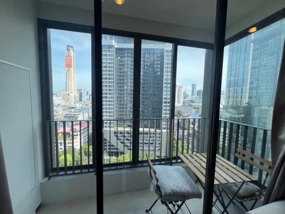 Spacious condo for rent at Ideo Q Ratchathewi. Plenty of usable space. Book your unit today! Don't miss out!