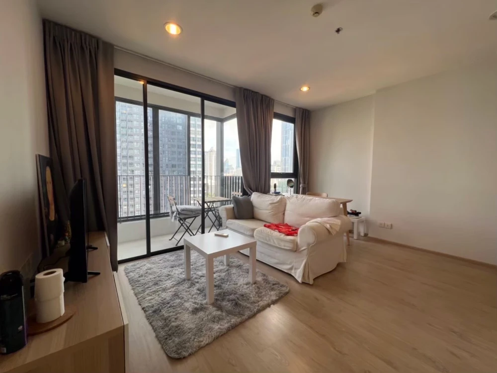 Spacious condo for rent at Ideo Q Ratchathewi. Plenty of usable space. Book your unit today! Don't miss out!