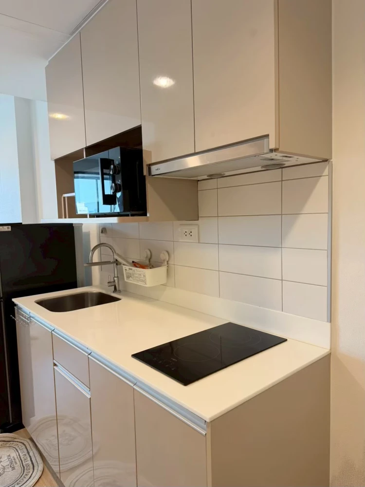 Spacious condo for rent at Ideo Q Ratchathewi. Plenty of usable space. Book your unit today! Don't miss out!