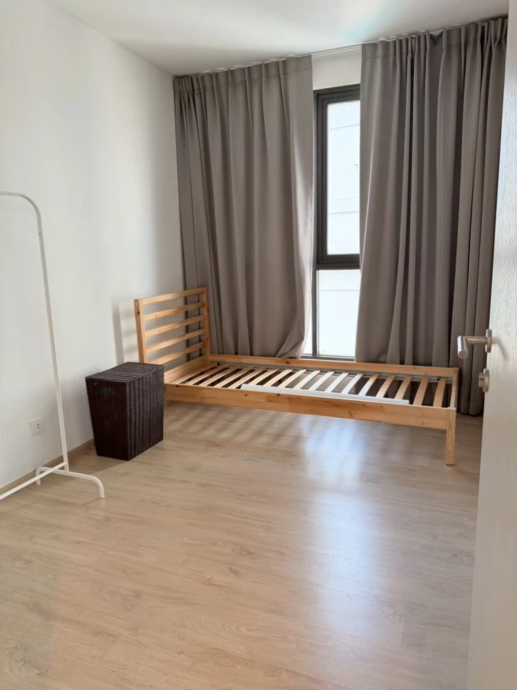Spacious condo for rent at Ideo Q Ratchathewi. Plenty of usable space. Book your unit today! Don't miss out!