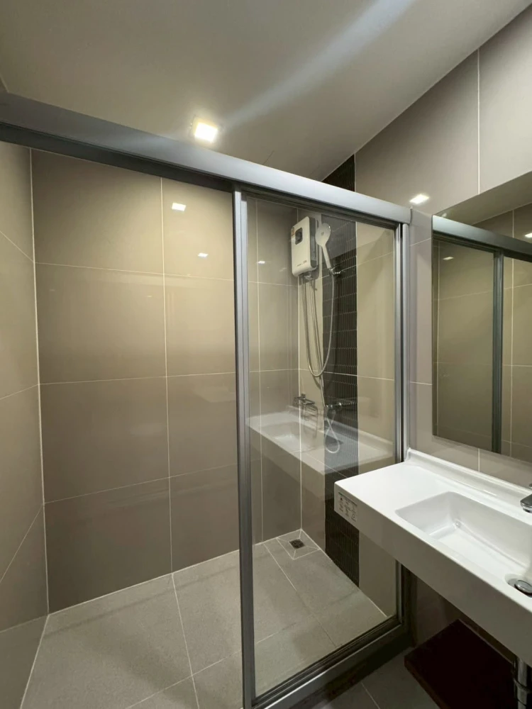 Condo for rent at IDEO Rama 9-Asoke. The unit is move-in ready and fully equipped with amenities. Don’t miss out—secure your spot now!