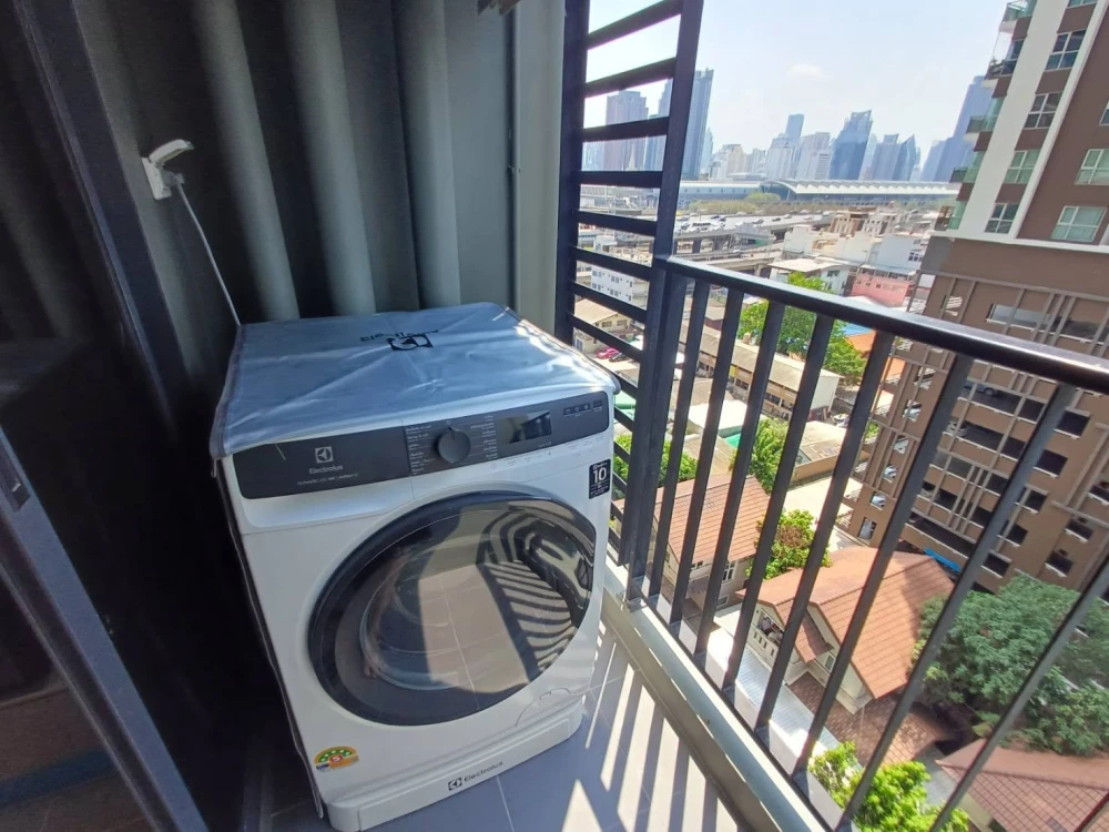 Condo for rent at IDEO Rama 9-Asoke. The unit is move-in ready and fully equipped with amenities. Don’t miss out—secure your spot now!