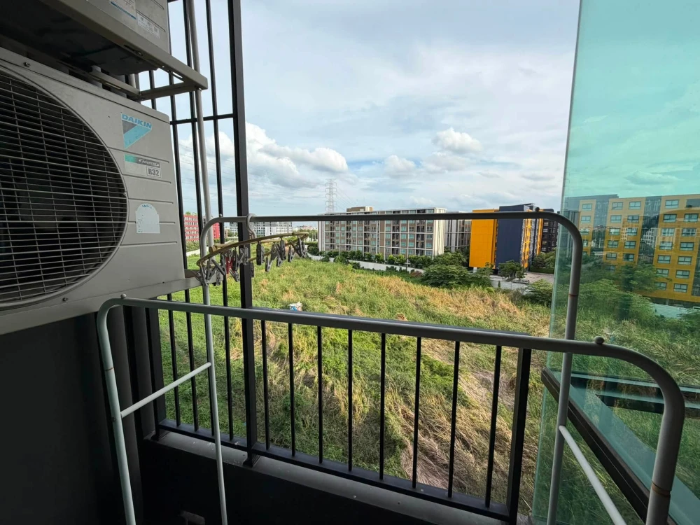 Condo for rent at Kave Ava. The unit is partitioned into separate, well-defined zones and comes with complete amenities. Book now!